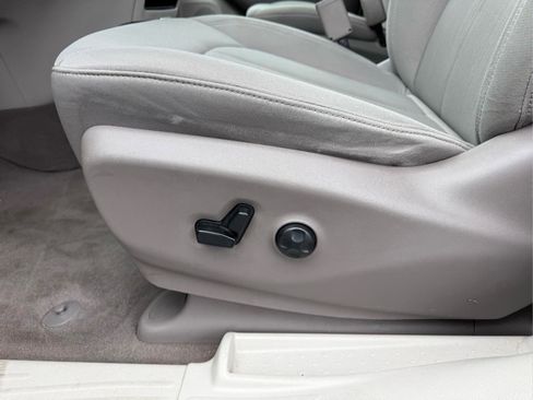 Used 2018 Chrysler Pacifica Touring FWD image 12