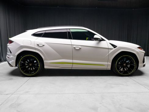 Used 2022 Lamborghini Urus AWD/4WD image 15