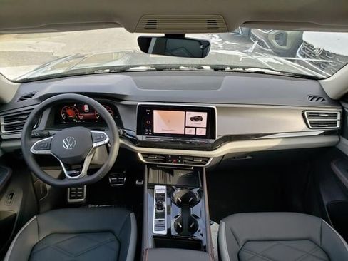 New 2026 Volkswagen Atlas Peak Edition image 8