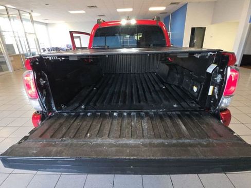 Used 2022 Toyota Tacoma TRD Off-Road w/ Technology Package AWD/4WD image 22