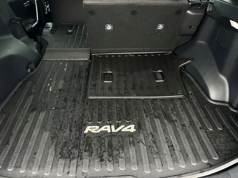 Used 2023 Toyota RAV4 SE w/ Weather & Moonroof Package image 15