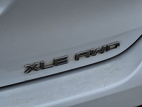 Used 2023 Toyota Highlander XLE image 33