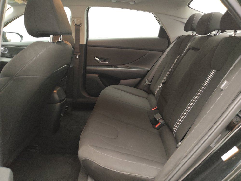 Used 2025 Hyundai Elantra SEL FWD image 18