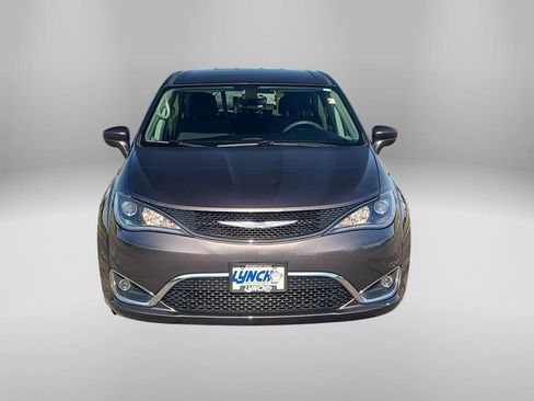Used 2018 Chrysler Pacifica Touring Plus w/ Tire & Wheel Group FWD image 7