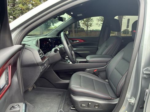 Used 2025 Chevrolet Traverse Z71 w/ Enhanced Driving Package AWD/4WD image 19