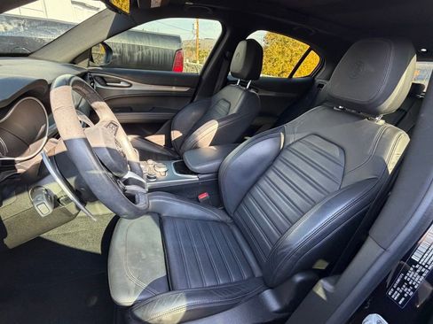 Used 2023 Alfa Romeo Stelvio Veloce image 8