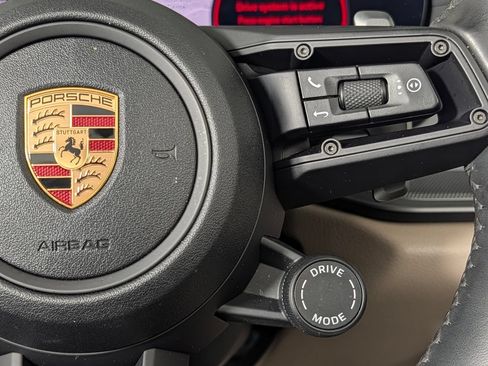 Certified 2025 Porsche 911 Carrera RWD image 36