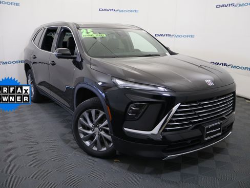 Certified 2025 Buick Enclave Preferred FWD image 2