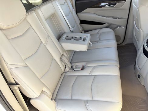 Used 2018 Cadillac Escalade ESV Luxury image 13