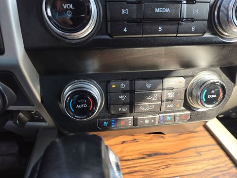 Used 2019 Ford F150 Lariat w/ Equipment Group 502A Luxury image 17