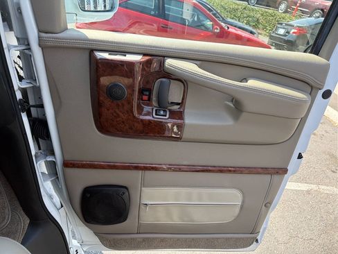 Used 2014 GMC Savana 1500 AWD image 20