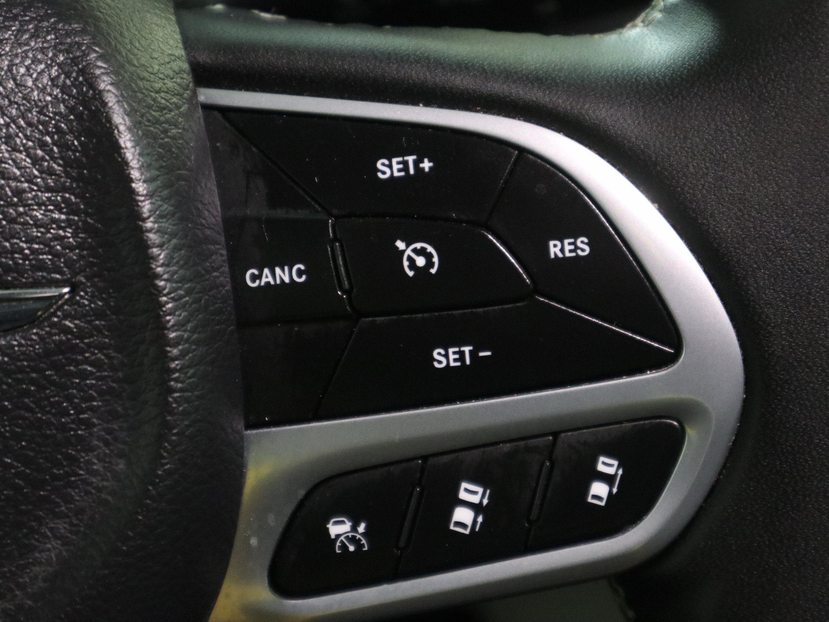 Used 2023 Chrysler Pacifica Touring-L FWD image 29