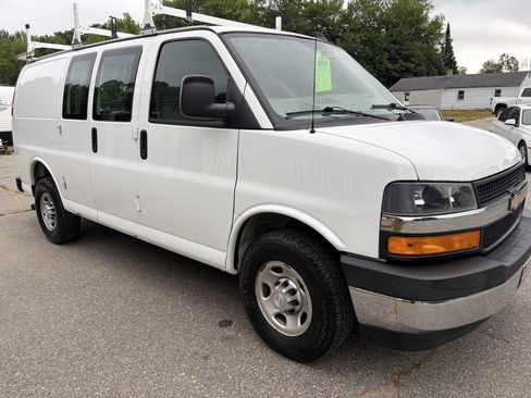 Used 2018 Chevrolet Express 2500 w/ Enhanced Convenience Package RWD image 11