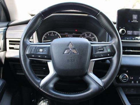 Used 2022 Mitsubishi Outlander SE image 30