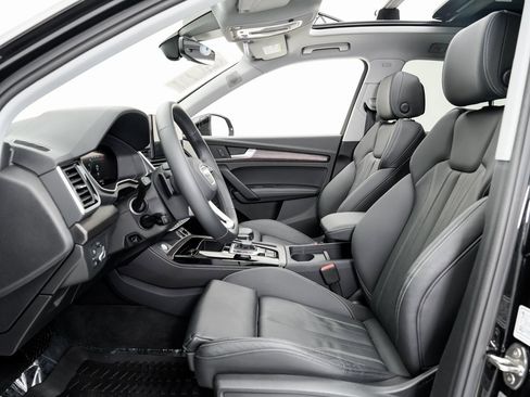 Certified 2025 Audi Q5 2.0T Premium Plus w/ Premium Plus Package image 8