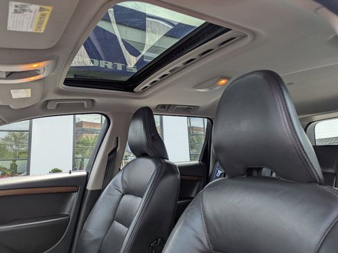 Used 2010 Volvo XC70 3.2 image 30