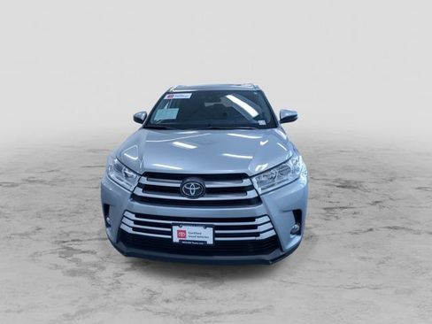 Used 2019 Toyota Highlander XLE AWD/4WD image 5