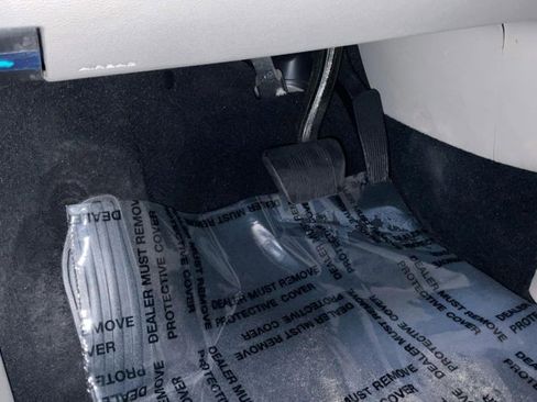 Used 2024 Chrysler Pacifica Touring-L image 38