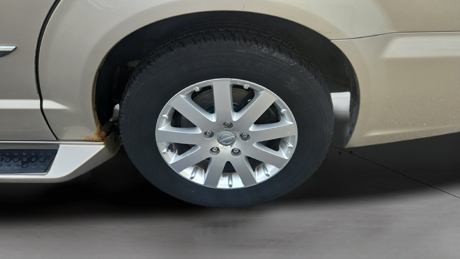 Used 2012 Chrysler Town & Country Touring-L w/ Entertainment Group #2 FWD image 34