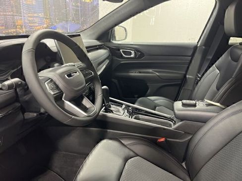 New 2026 Jeep Compass Latitude image 10