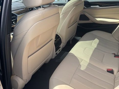 Used 2023 BMW 530i w/ Premium Package RWD image 5