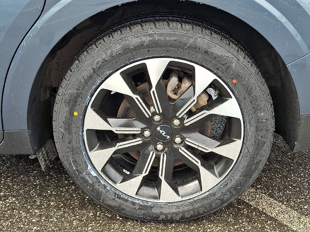 Certified 2024 Kia Carnival EX FWD image 10