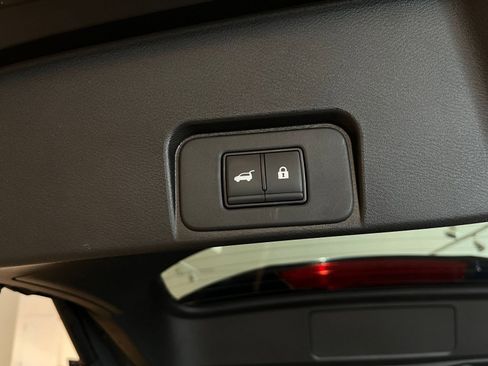 Used 2025 Nissan Rogue SV image 23