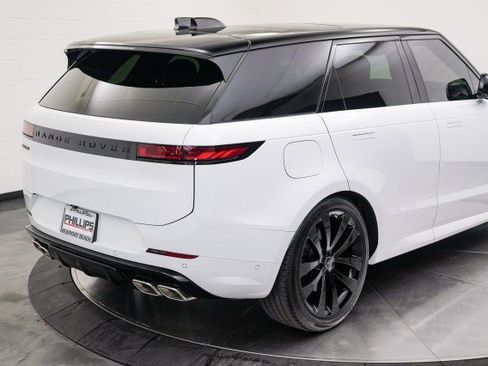 Used 2025 Land Rover Range Rover Sport Dynamic SE image 11