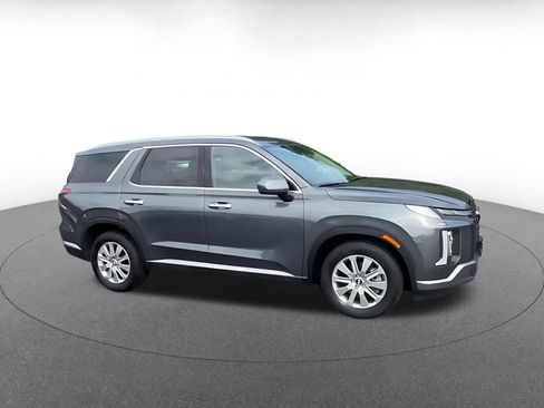 Used 2025 Hyundai Palisade SEL FWD image 2