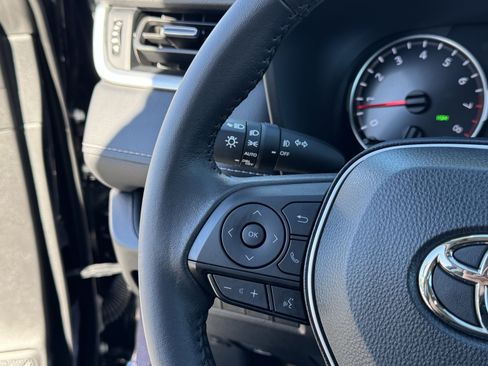 Used 2022 Toyota RAV4 XLE Premium image 21