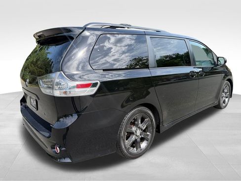 Used 2012 Toyota Sienna SE FWD image 7