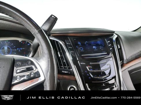 Used 2018 Cadillac Escalade Luxury AWD/4WD image 13