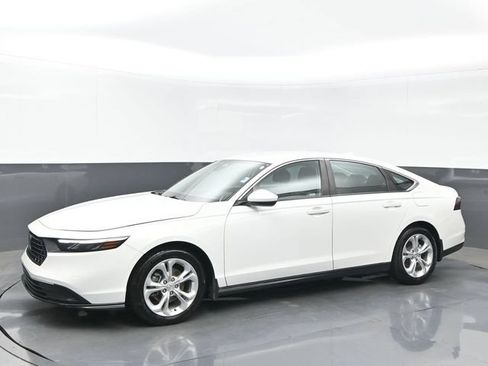 Used 2023 Honda Accord LX image 2