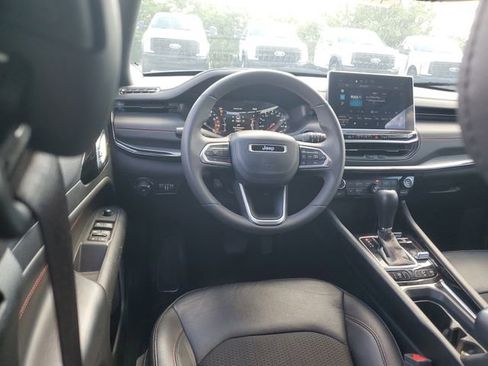 Used 2025 Jeep Compass Trailhawk AWD/4WD image 11