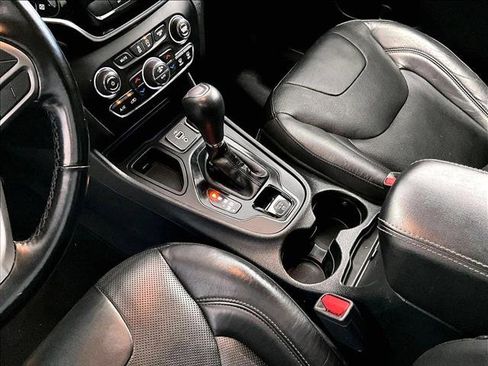 Used 2020 Jeep Cherokee Limited FWD image 15