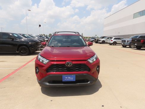 Used 2022 Toyota RAV4 XLE Premium FWD image 4