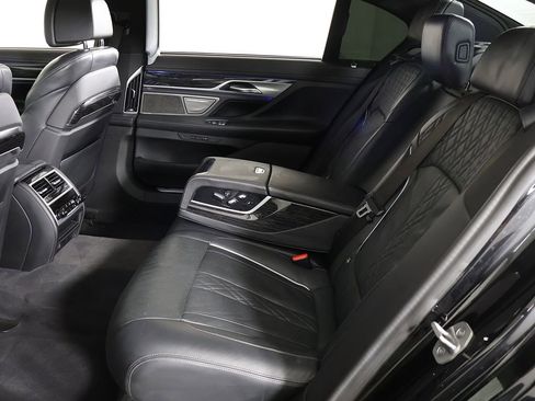 Used 2022 BMW 750i xDrive w/ Executive Package AWD/4WD image 42