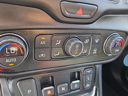 Used 2021 GMC Terrain SLE w/ Driver Convenience Package FWD image 20
