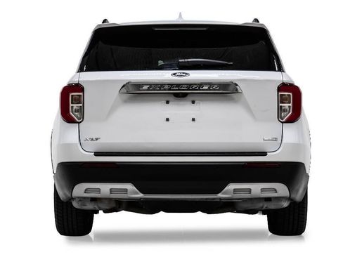 Used 2020 Ford Explorer XLT w/ Equipment Group 202A RWD image 7