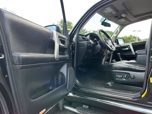 Used 2017 Toyota 4Runner Limited AWD/4WD image 2