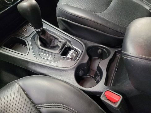 Used 2019 Jeep Cherokee Limited FWD image 26