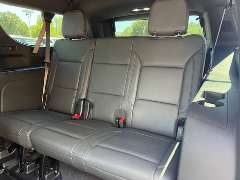 Used 2025 Chevrolet Suburban LT w/ Comfort Package AWD/4WD image 10