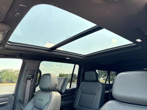 Used 2021 GMC Yukon XL Denali w/ Denali Premium Package RWD image 21
