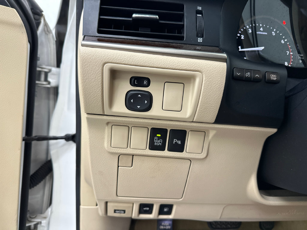 Used 2014 Lexus ES 350 w/ Luxury Package FWD image 32