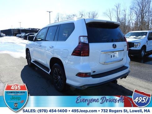 Used 2022 Lexus GX 460 Premium w/ Accessory Package image 3