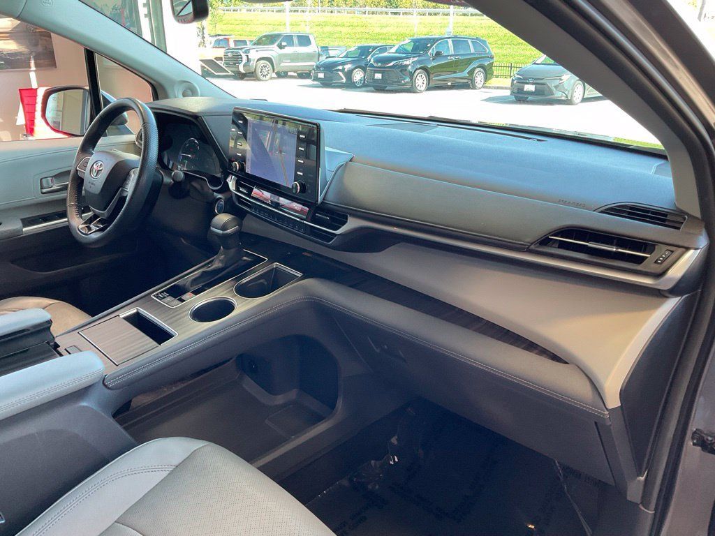 Certified 2023 Toyota Sienna Limited AWD/4WD image 19