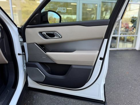 Used 2018 Land Rover Range Rover Velar R-Dynamic SE image 40