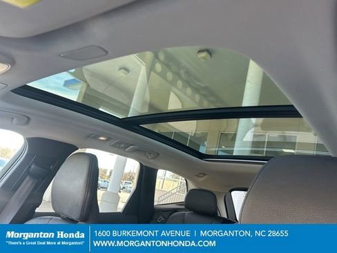 Used 2023 Volvo XC60 B5 Plus image 24