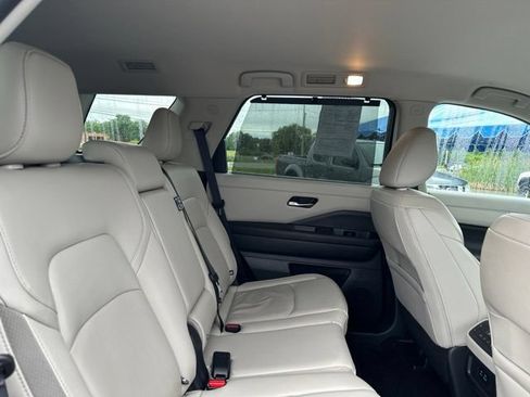 Certified 2024 Nissan Pathfinder SL AWD/4WD image 21