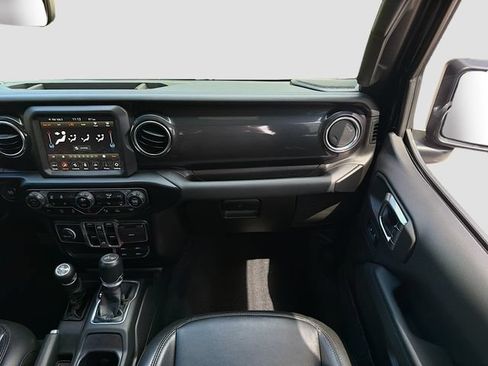 Used 2022 Jeep Wrangler Unlimited Sahara AWD/4WD image 17